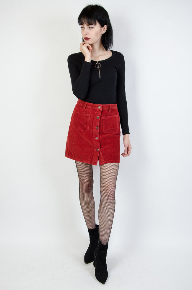 Sztruksowa spódnica z guzikami