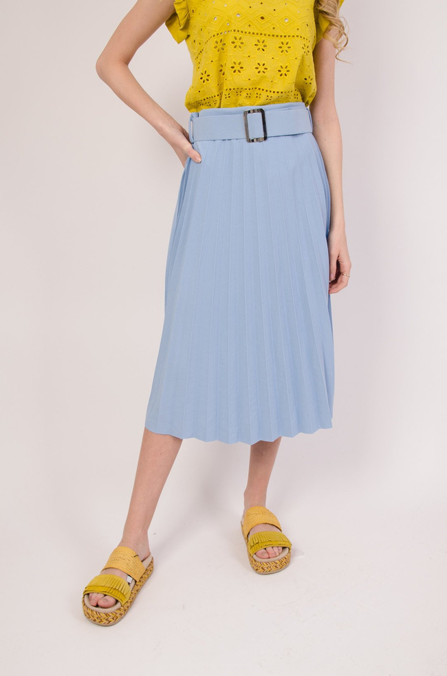 Plisowana spódnica z paskiem w kolorze niebieskim
