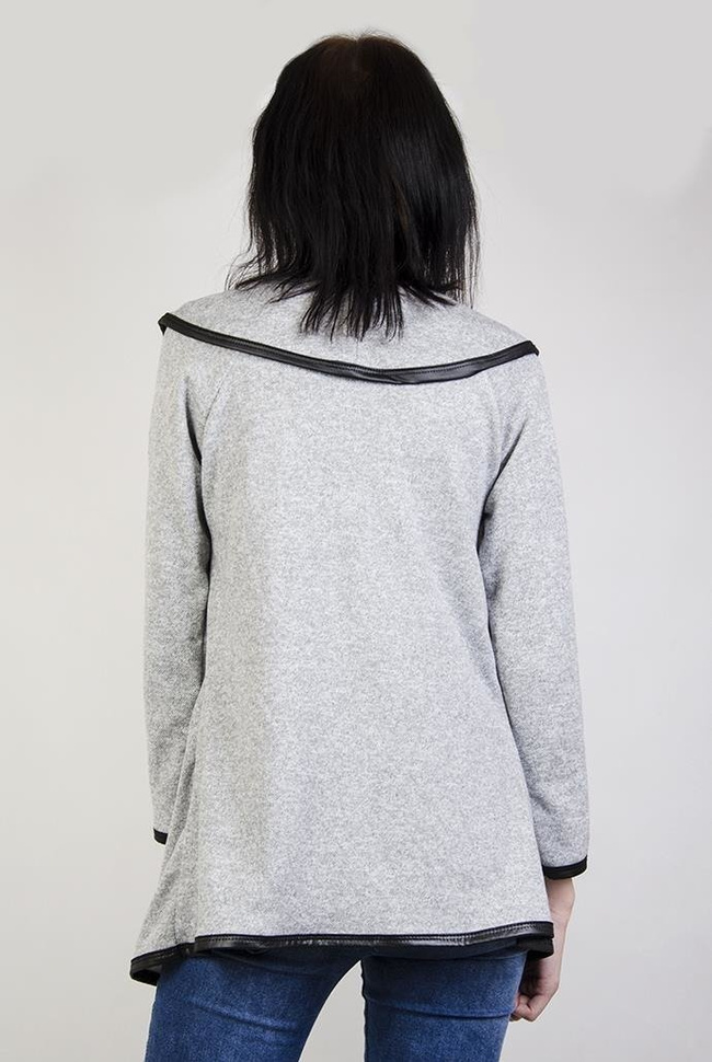 Jasnoszara narzuta ze złotymi zamkami