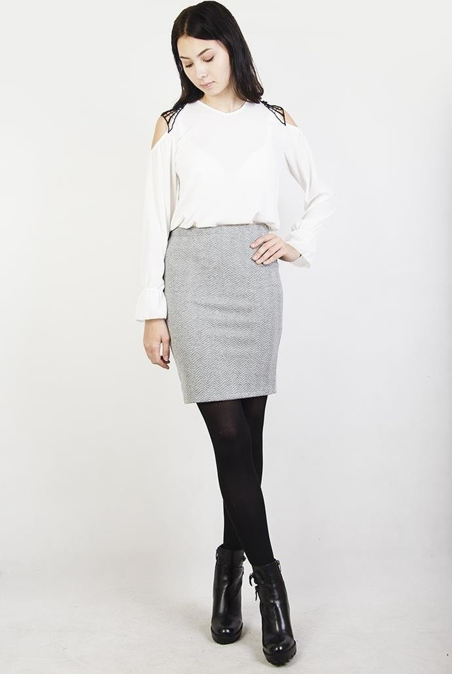 Ołówkowa szara spódnica w jodełkę