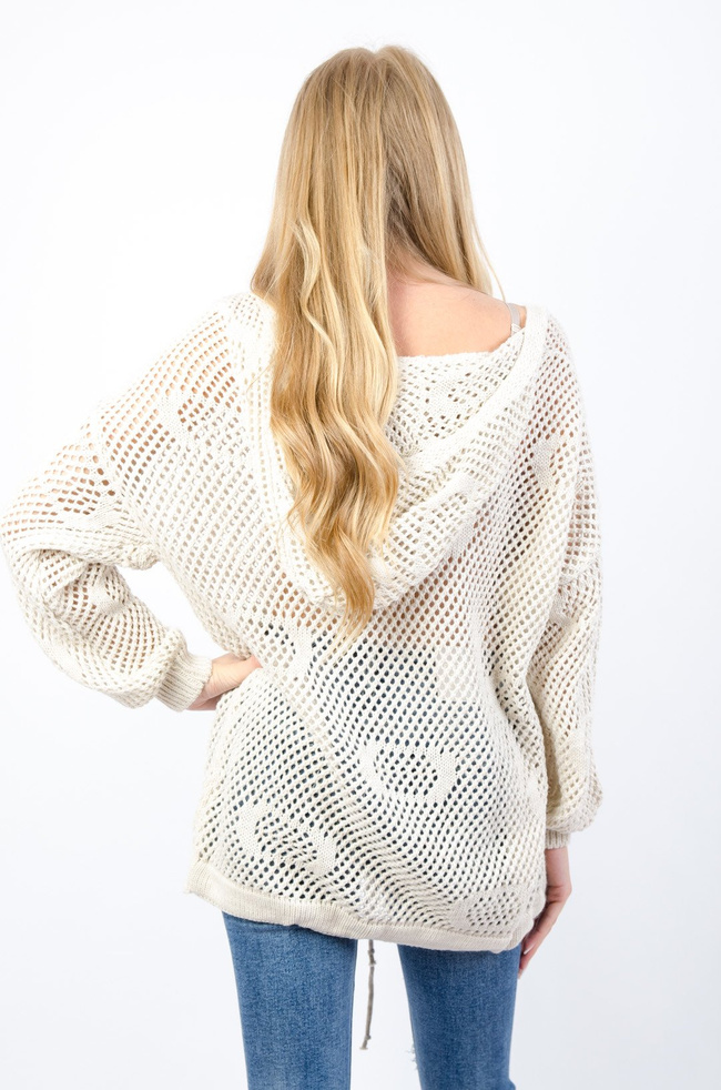 AŻUROWY SWETER W KOLORZE BEŻOWYM Z KAPTUREM