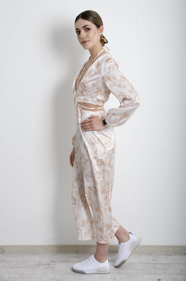 SUKIENKA BIAŁA W KWIATY Z WYCIĘCIEM