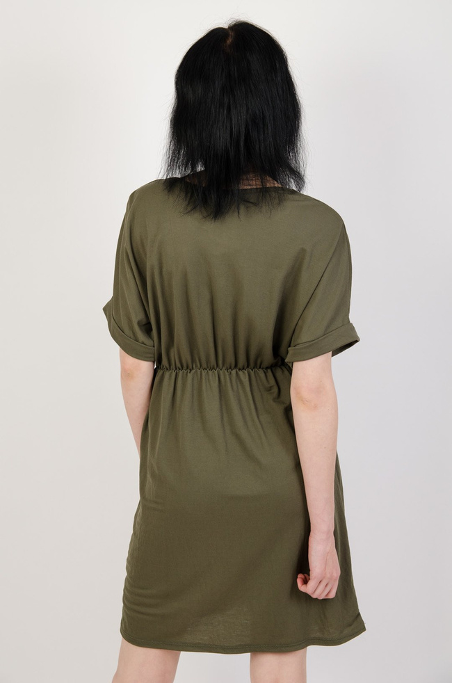 Zielona sukienka z gumą w pasie 