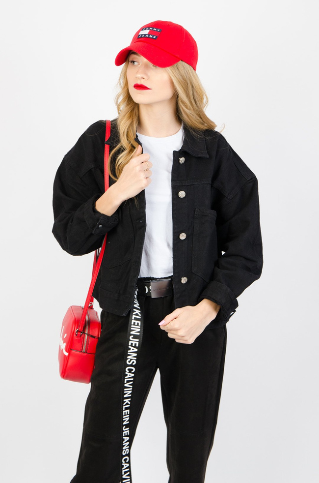 CZARNA KURTKA Z KIESZENIAMI