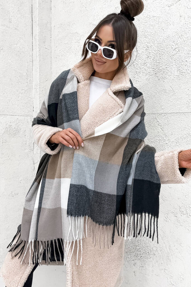 SZAL W KRATĘ Z FRĘDZLAMI- CZARNY