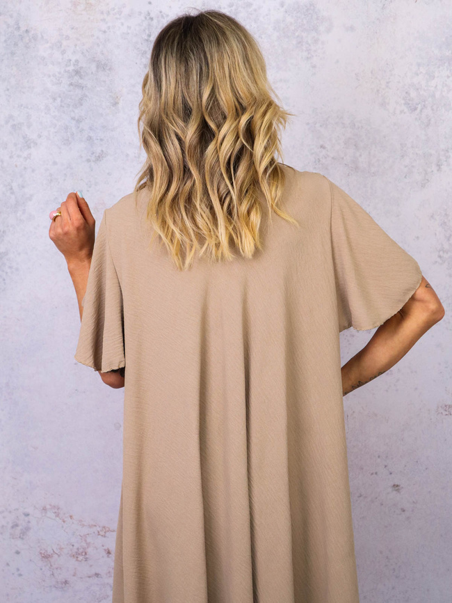 SUKIENKA Z KWIATEM I FALBANAMI NA RĘKAWACH- BRĄZOWA