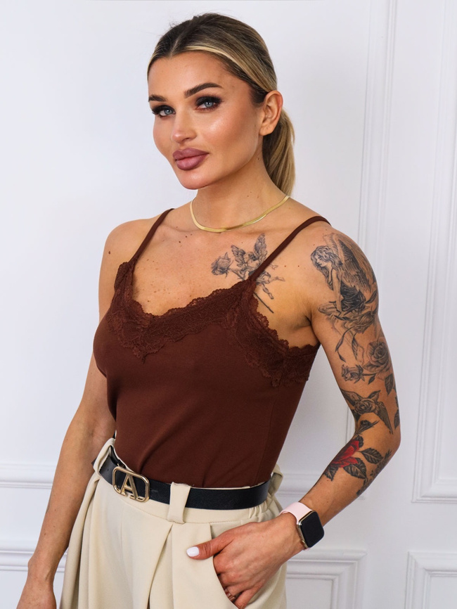 TOP NA RAMIĄCZKACH Z OZDOBNĄ KORONKĄ- BRĄZOWY
