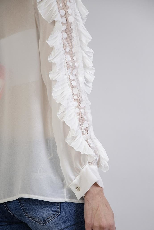 Biała bluzka koszulowa z falbankami przy rękawach