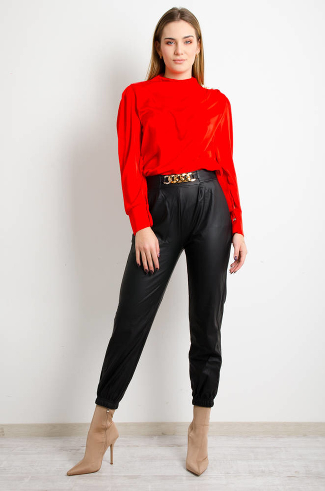 SPODNIE JOGGERY Z IMITACJI SKÓRY Z OZDOBNYM ŁANCUCHEM