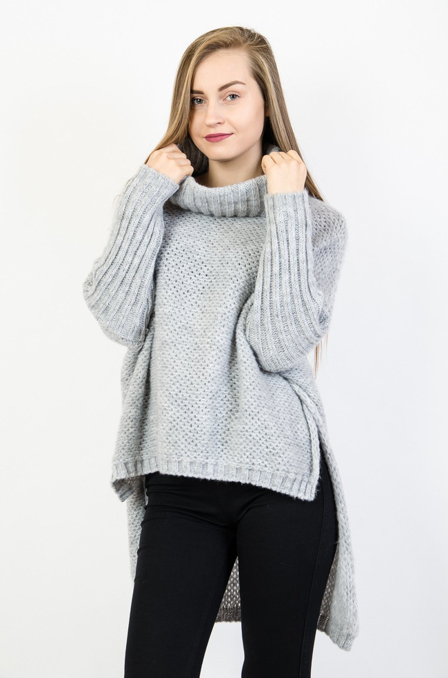 Asymetryczny szary sweter oversize z golfem