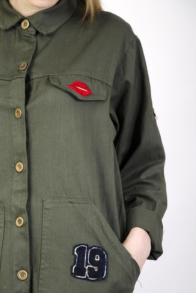 Koszula khaki z naszywkami