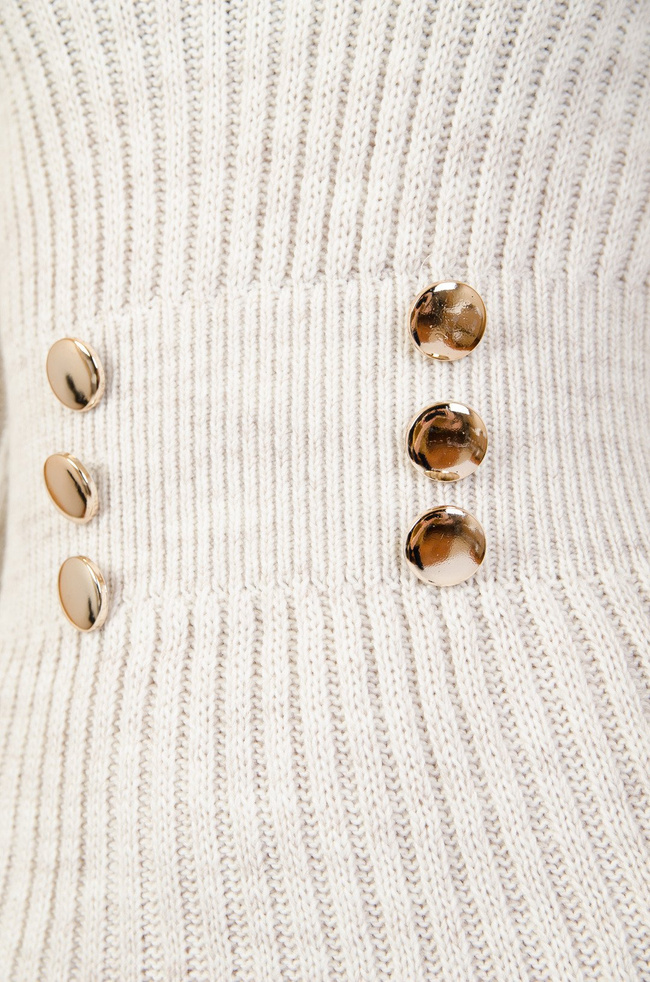 Beżowa sukienka sweterkowa ze złotymi guzikami