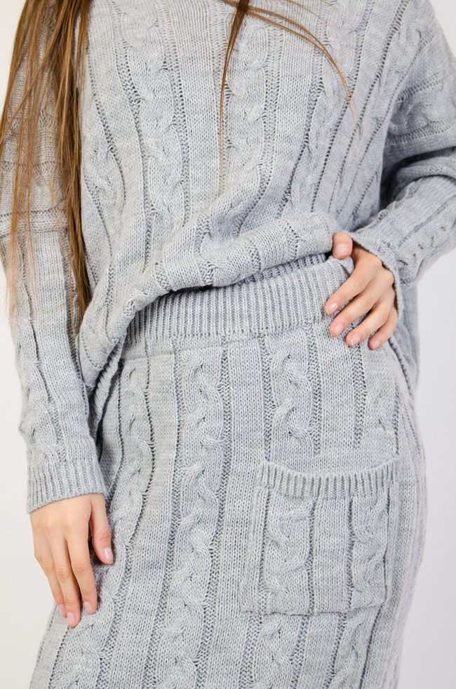 Szary komplet spódnica + sweter 