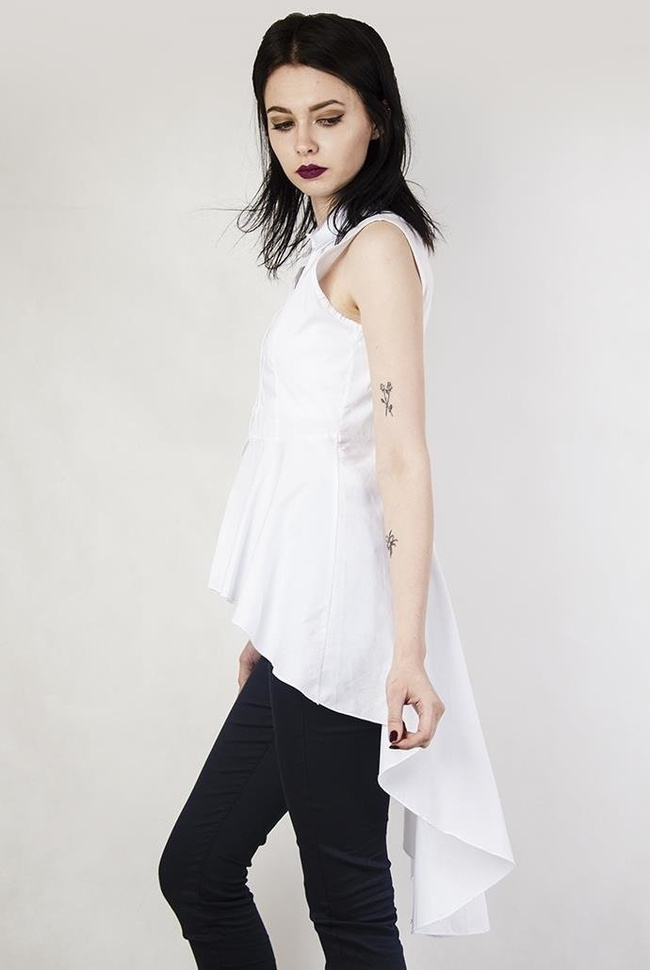 Biała koszula z przedłużanym tyłem