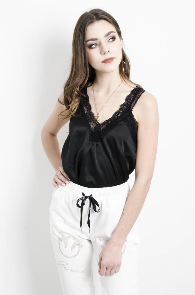 SATYNOWY TOP NA RAMIACZKACH WYKOŃCZONY KORONKĄ 