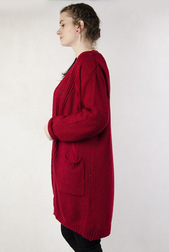 Długi czerwony sweter z kieszeniami