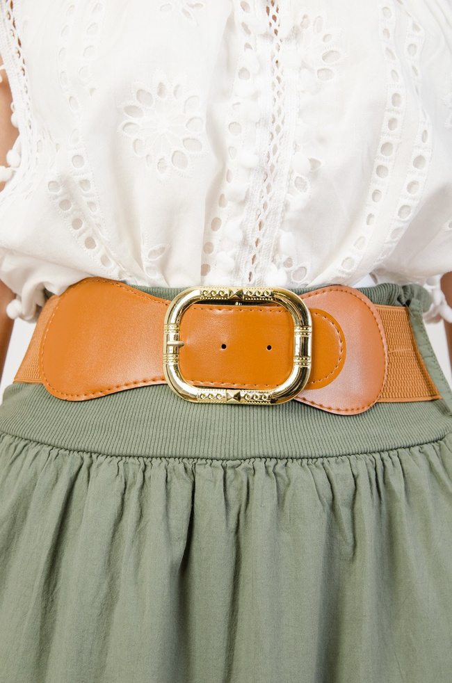 Długa zielona spódnica z koronkowymi wstawkami i brązowym paskiem