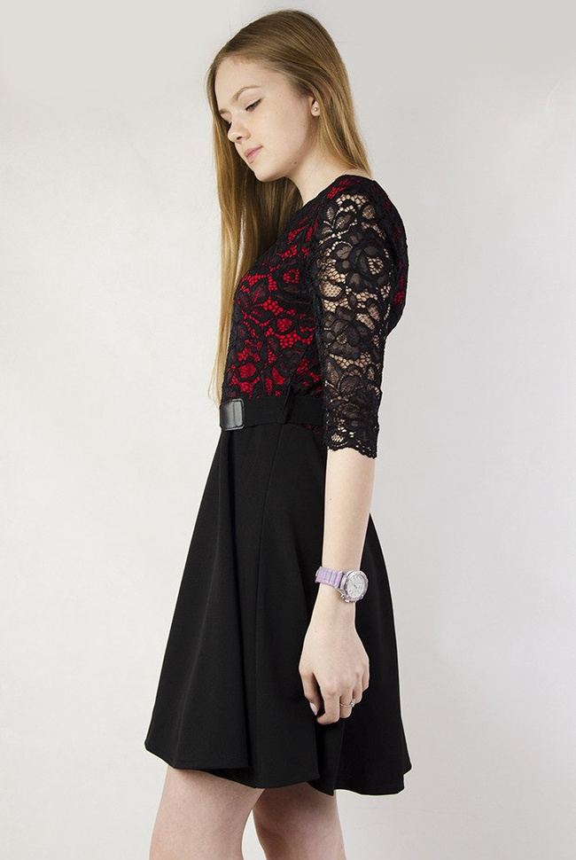 Czarno-czerwona sukienka z rozkloszowanym dołem