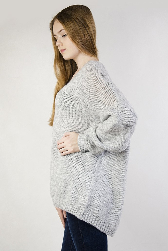  Luźny oversizowy sweter w kolorze szarym