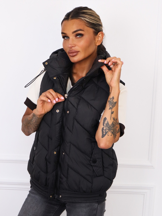 PIKOWANA KAMIZELKA Z KAPTUREM I ZATRZASKAMI PO BOKACH- CZARNA