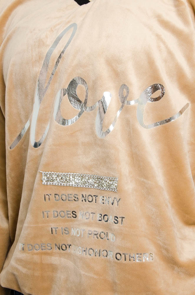 BEŻOWA WELUROWA BLUZKA Z DEKOLTEM W SZPIC LOVE