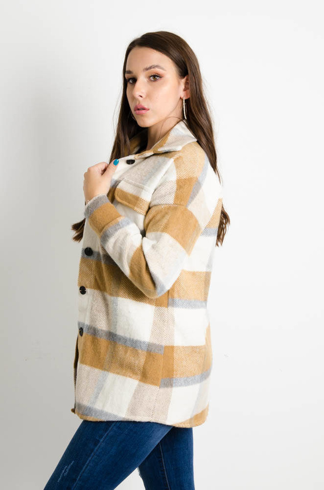 BRĄZOWY PŁASZCZ KOSZULOWY W KRATĘ