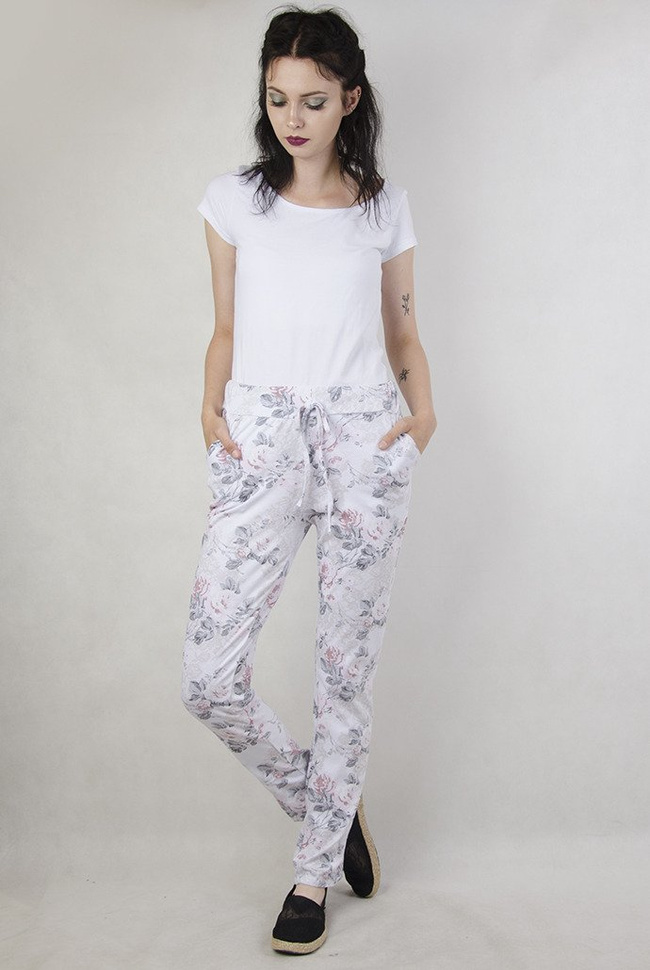 Jasne spodnie materiałowe w kwiaty