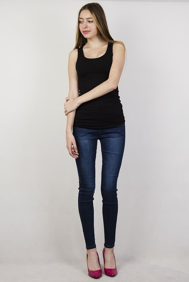 Klasyczny czarny top typu bokserka