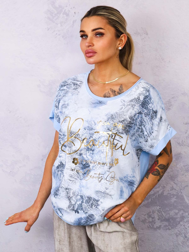 BLUZKA WZORZYSTA ZE ZŁOTYM NAPISEM- NIEBIESKA