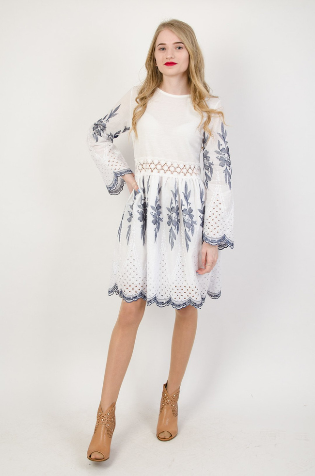 Biała haftowana sukienka z ażurowymi wstawkami