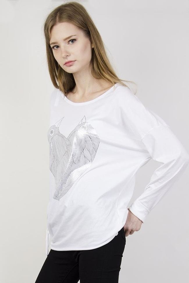 Biała bluzka z wiązaniem z boku i srebrnym sercem