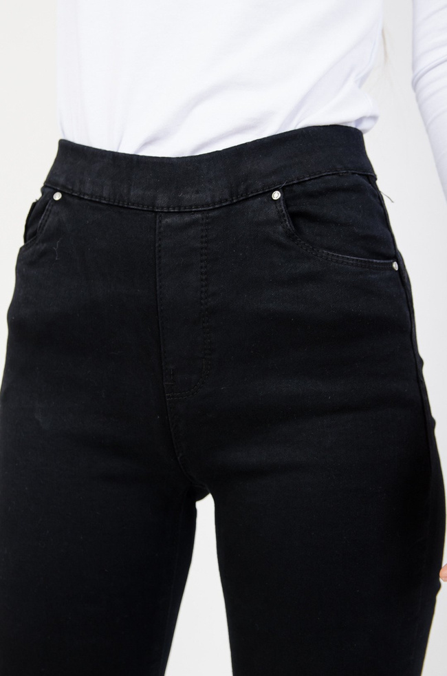 Czarne spodnie Push Up z zamkiem z tyłu