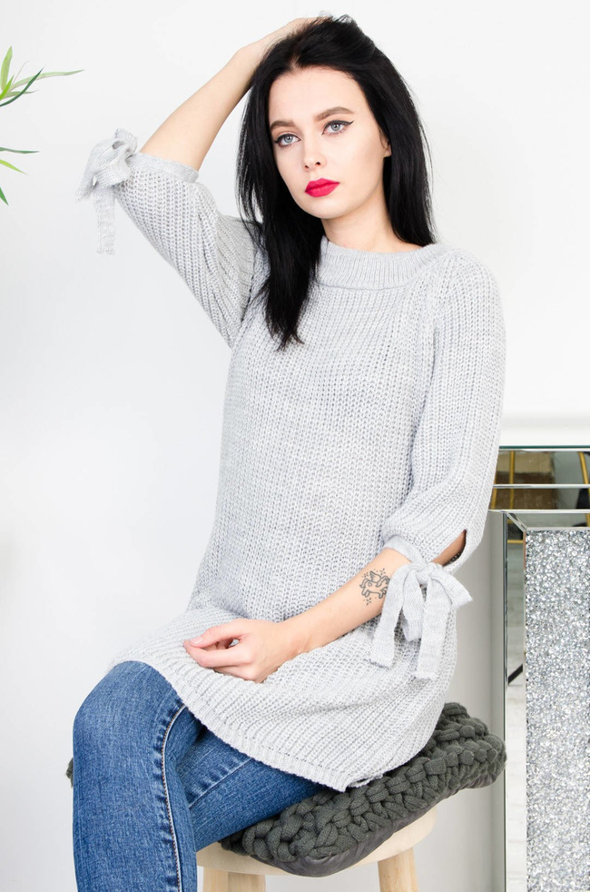 DŁUGI SZARY SWETER-SUKIENKA Z WIĄZANIEM NA RĘKAWACH