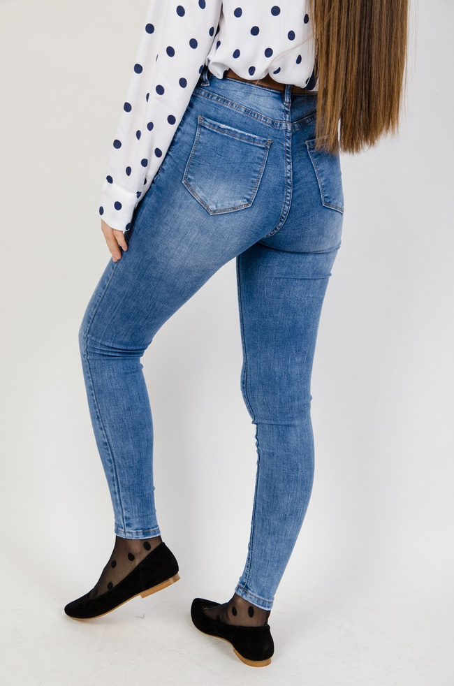 Niebieskie spodnie jeansowe z zamkiem z przodu