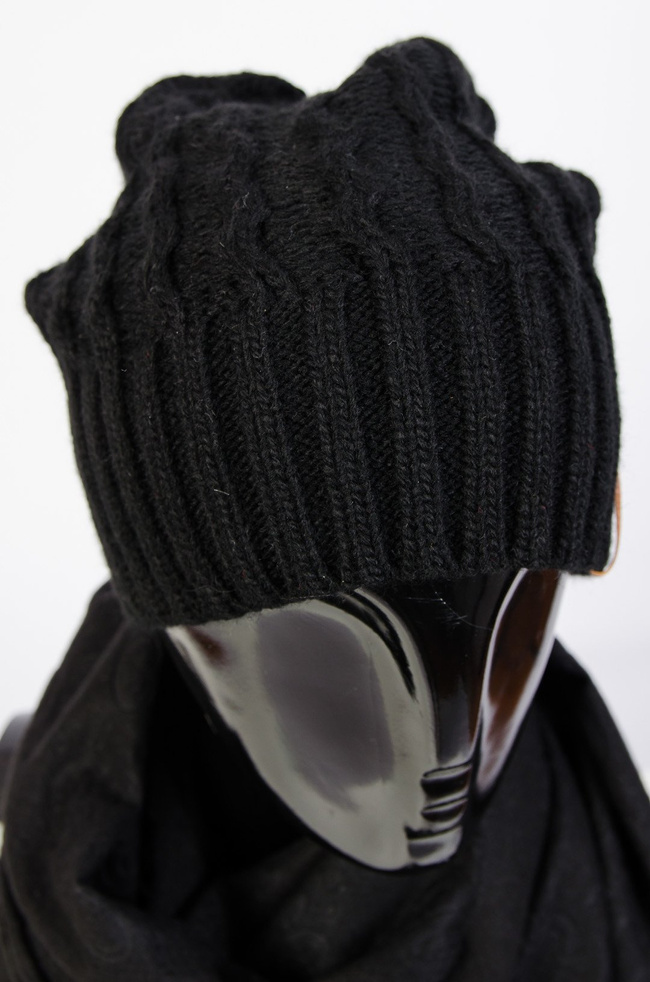 CZARNA ZIMOWA CZAPKA SMERFETKA 