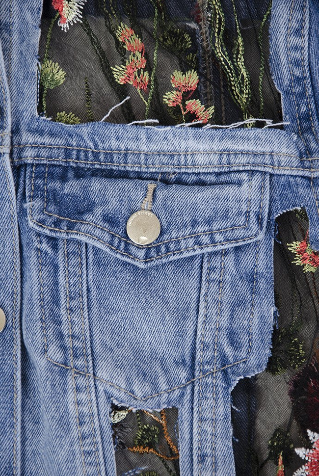 Kurtka jeansowa z haftami i elementami prześwitującymi