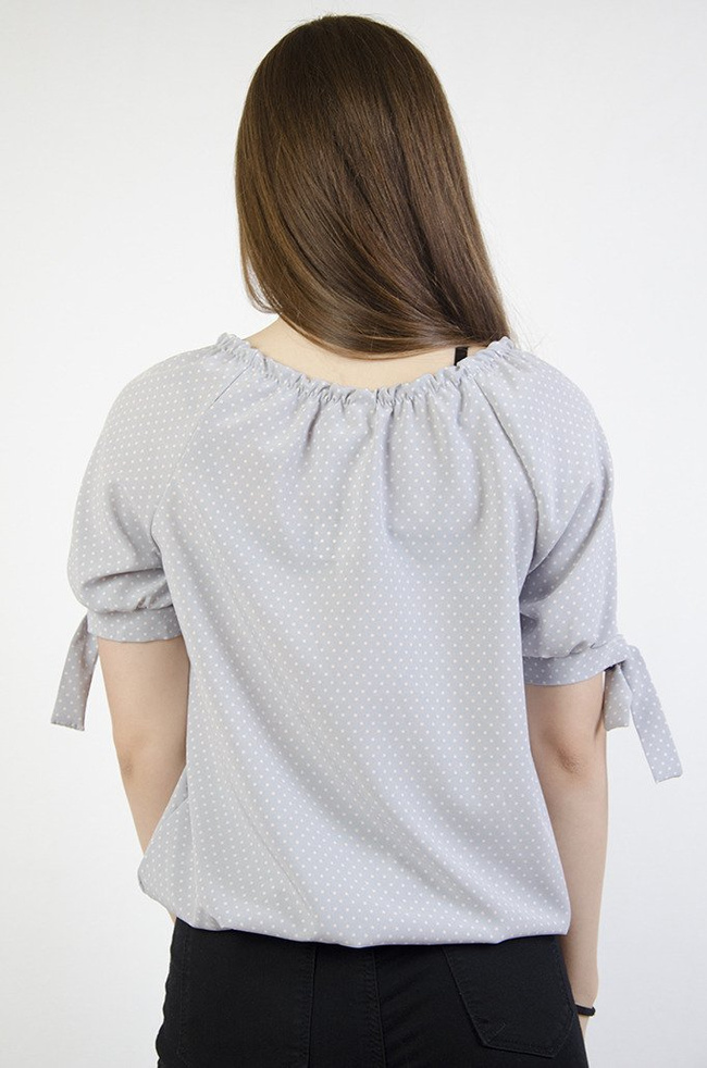Szara bluzka w kropki z marszczeniem przy dekolcie