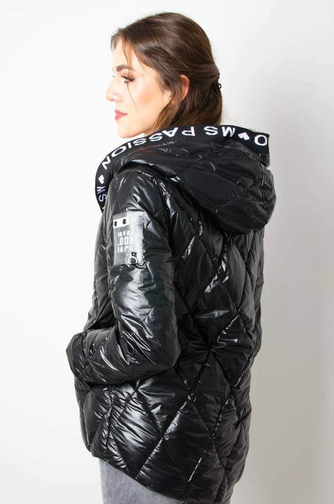 KURTKA PRZEJŚCIOWA PIKOWANA Z KAPTUREM - CZARNA