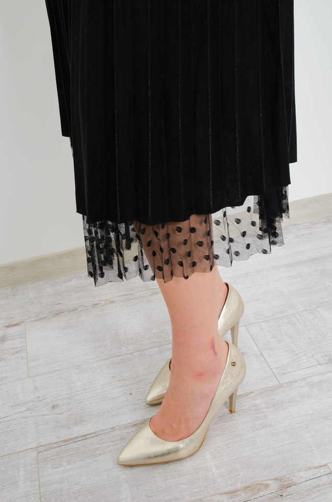 CZARNA PLISOWANA SPÓDNICA MIDI Z TIULU W CZARNE KROPKI-DWUSTRONNA