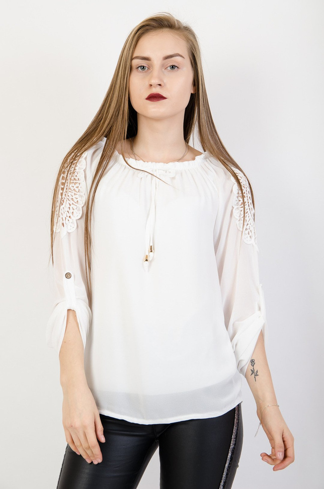 Bluzka hiszpanka z wycięciem na ramionach