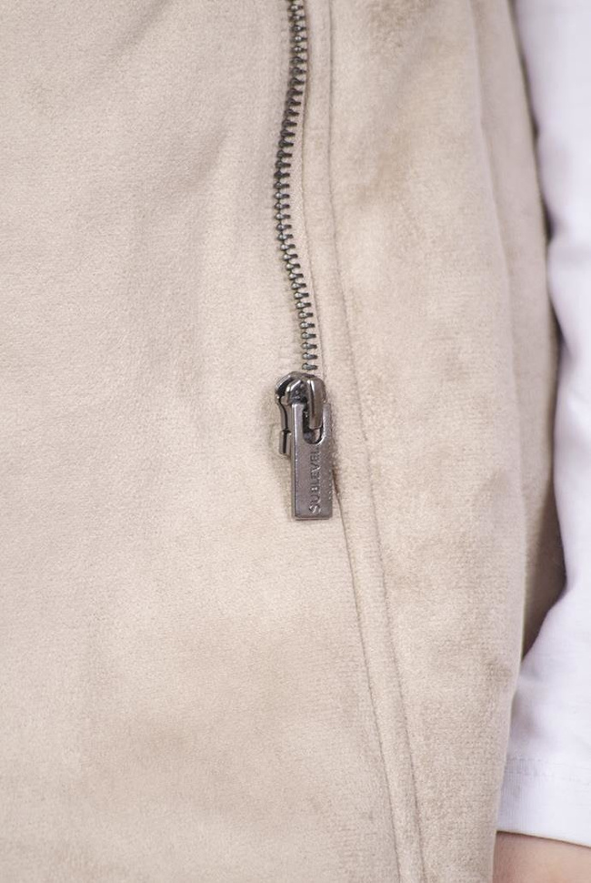 Beżowa kamizelka z futerkowym wnętrzem