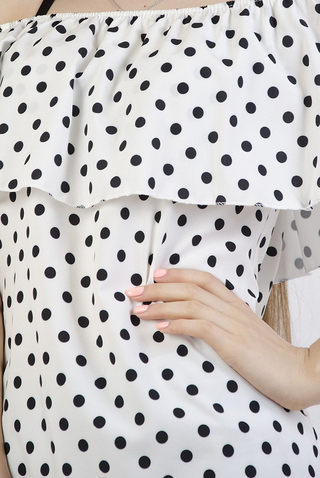 Biała zwiewna bluzka w grochy