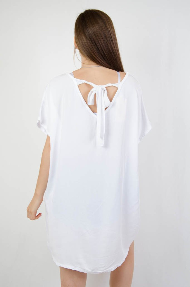 BIAŁA BLUZKA TYPU OVERSIZE Z WIĄZANIEM NA PLECACH