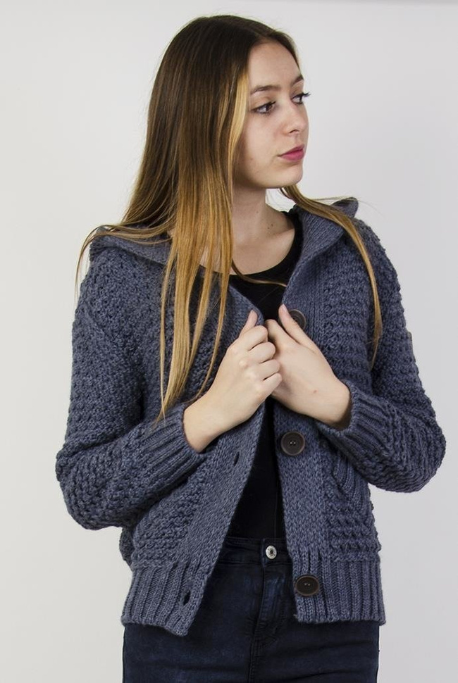 Granatowy sweter z kapturem, zapinany na 3 guziki