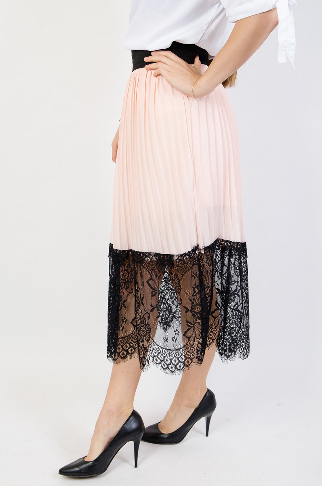 Różowa plisowana spódnica z koronką 