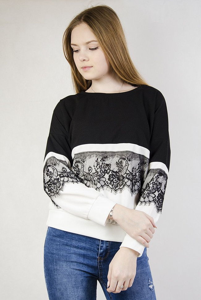 Bluza z koronkową wstawką