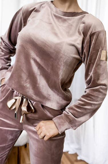 KOMPLET DRESOWY WELUROWY Z OZDOBNĄ NASZYWKĄ- BRĄZOWY