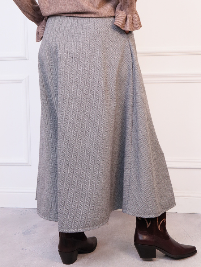 SPÓDNICA DZIANINOWA ROZKLOSZOWANA Z PASKIEM- SZARA