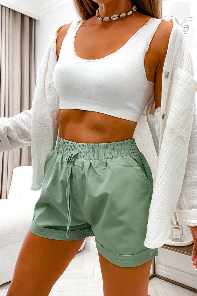 SZORTY Z KIESZENIAMI WIAZANE W PASIE- ZIELONY