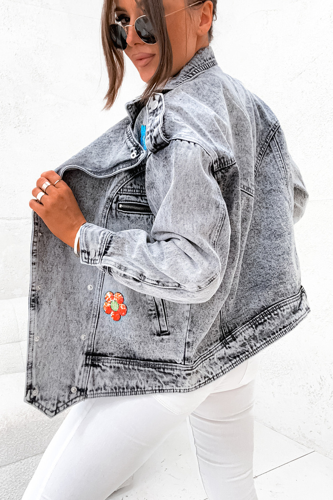 SZARA KURTKA JEANSOWA RAMONESKA Z NASZYWANYMI KWIATAMI